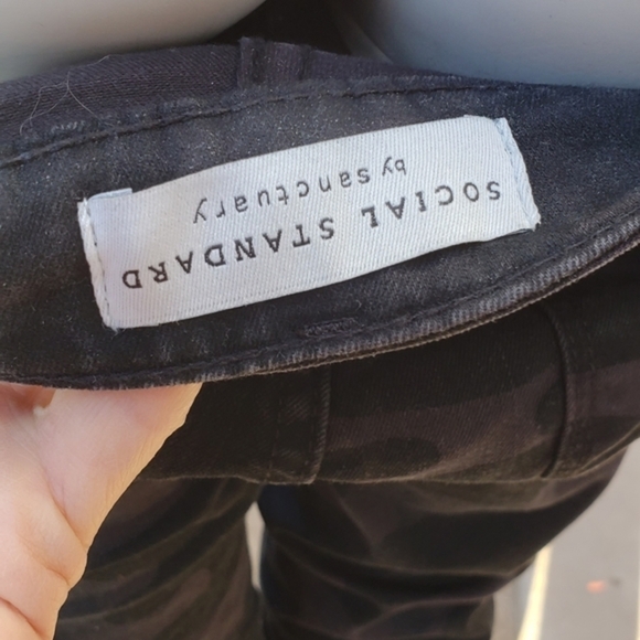 Social Standard‎ Camo High Rise Skinny Jeans - Picture 3 of 6